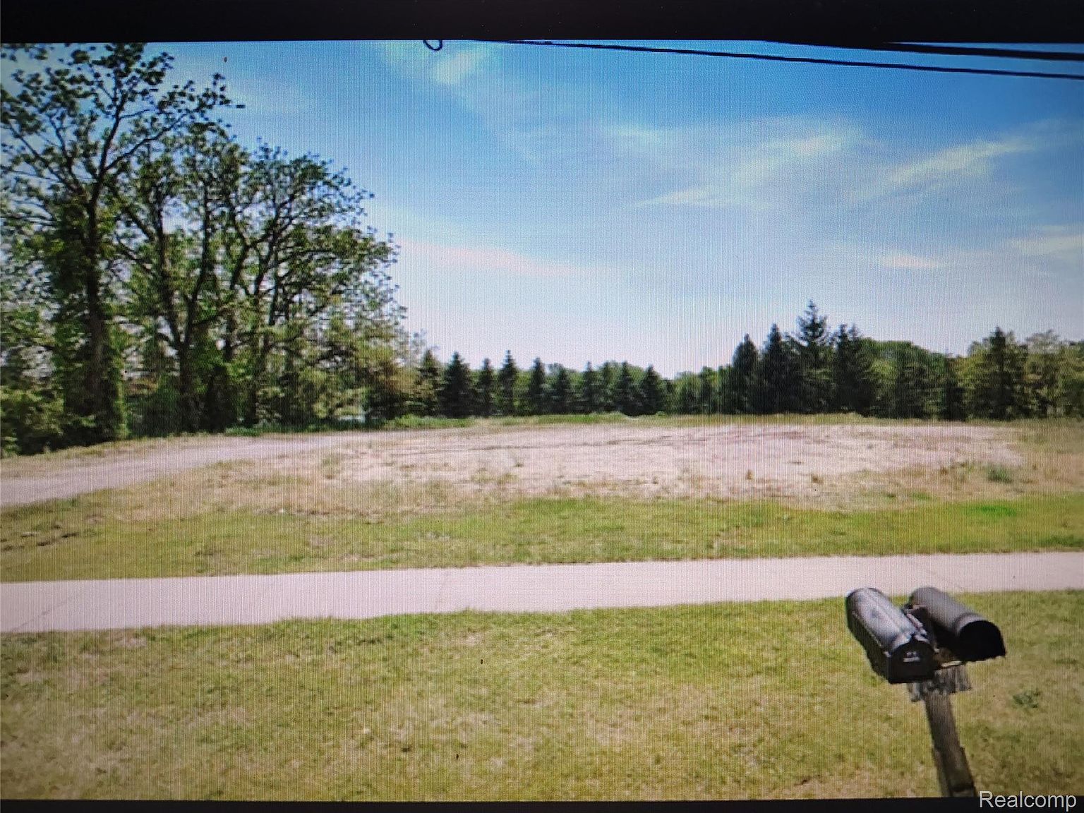 141 W Elizabeth St, Lake Orion, MI 48362