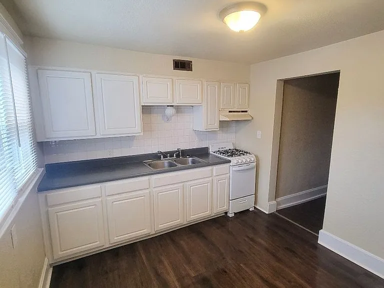 823 S Jefferson Ave — Photo 3