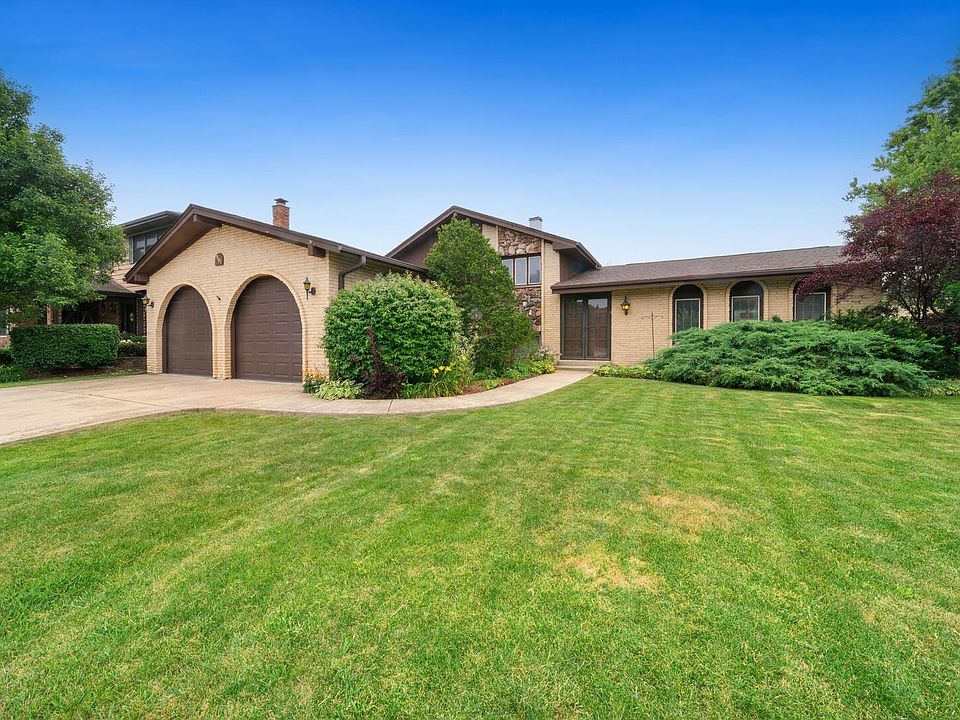 1st image of 901 Claremont Dr