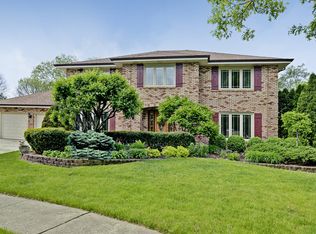 445 Kingswood Ct, Willowbrook, IL