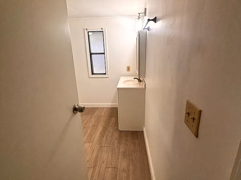 35 Sargent St — Photo 10