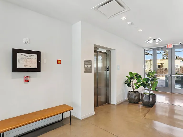 Zoe Lofts — Photo 32