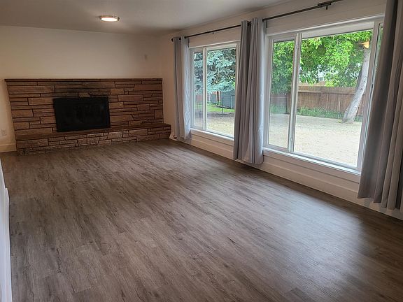 3rd image of 4223 Larkspur Dr