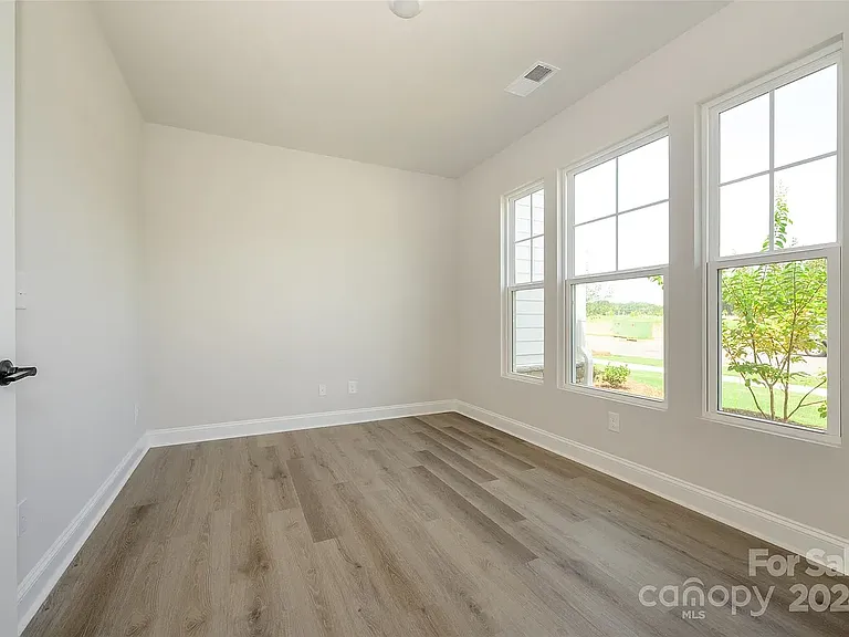 10037 Mamillion Dr — Photo 9