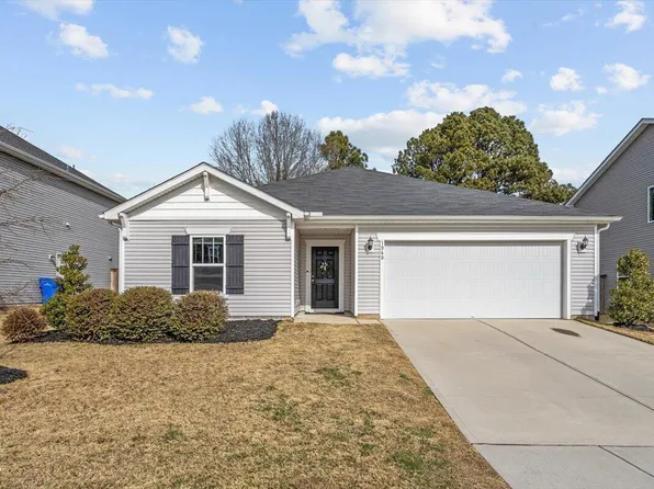 1060 Kafka Dr, Fuquay Varina, NC 27526