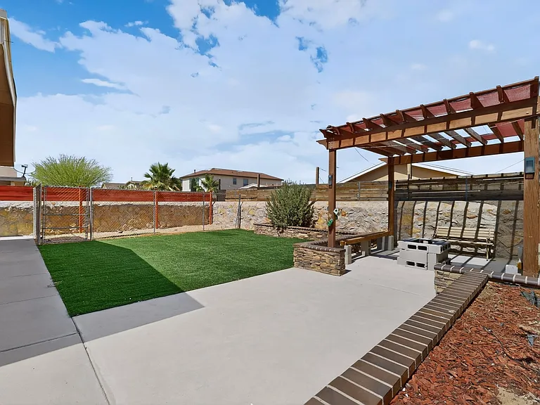 2304 Honey Dew St — Photo 37