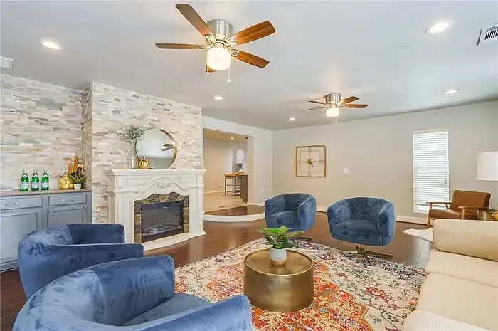 1501 Carlton Way — Photo 14