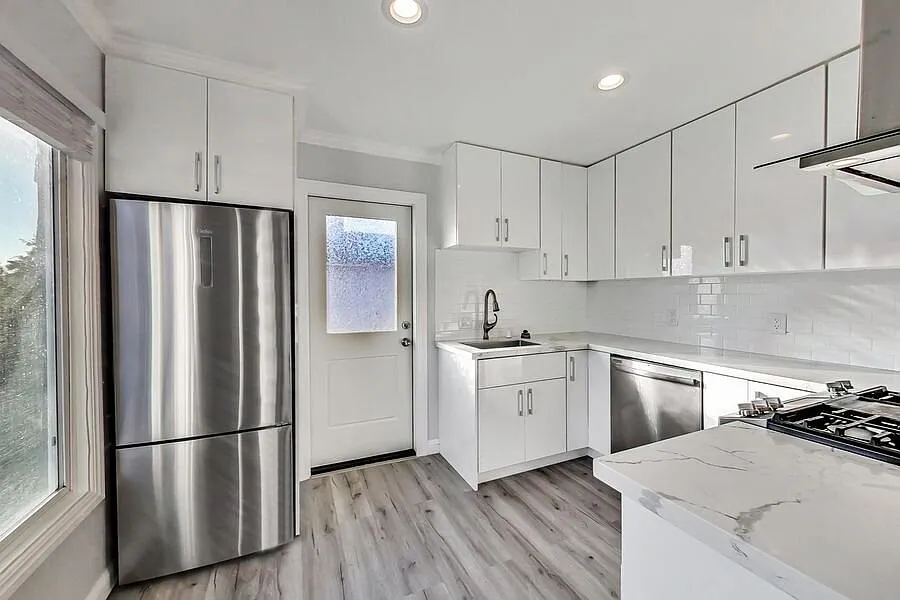 Nicely Remodeled with Modern Kitchen, Laundry in Unit and Parking! — Photo 4