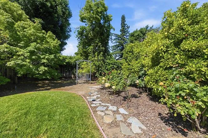 730 Berry Ave — Photo 36