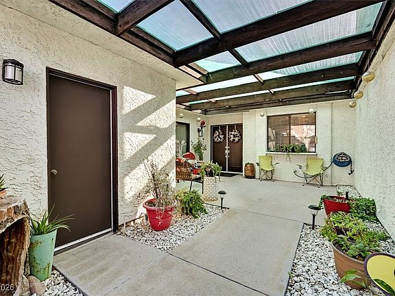 3rd image of 2577 Laconia Ave