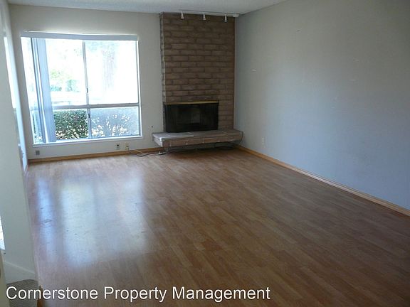 5th image of 1082 Norfolk Dr