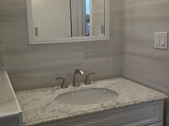 Bathroom Pic1