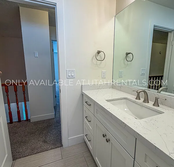 960 N Eastview Dr — Photo 29