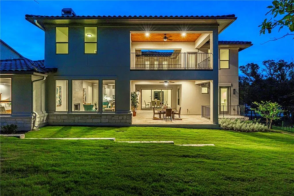 5 bed, 5.5 bath, 4656 sqft, $6,800 — Photo 2