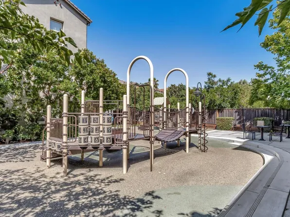 584 Messina Gardens Ln, San Jose, CA 95133