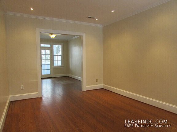 3rd image of 2215 39th St NW