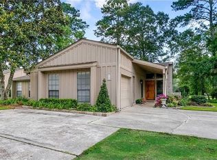 54 N Court Villa Dr, Mandeville, LA 70471