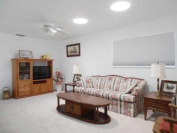 4th image of 614 Plantation Dr