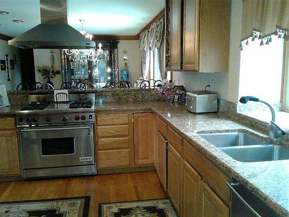 2nd image of 22W053 Woodview Dr