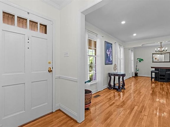 5th image of 1912 Strathmore Dr