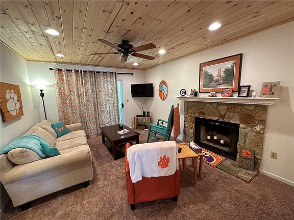 2nd image of 402 Northlake Dr