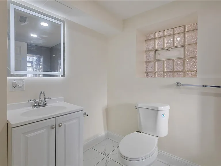 4211 W Gladys Ave #2 — Photo 12