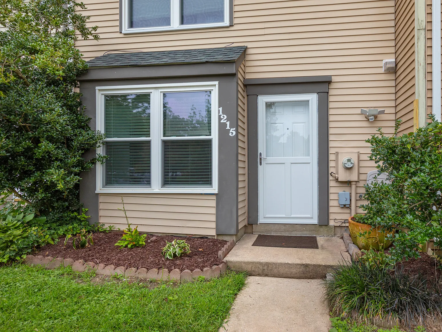 2 bed, 1.5 bath, 1152 sqft, $1,500 — Photo 2