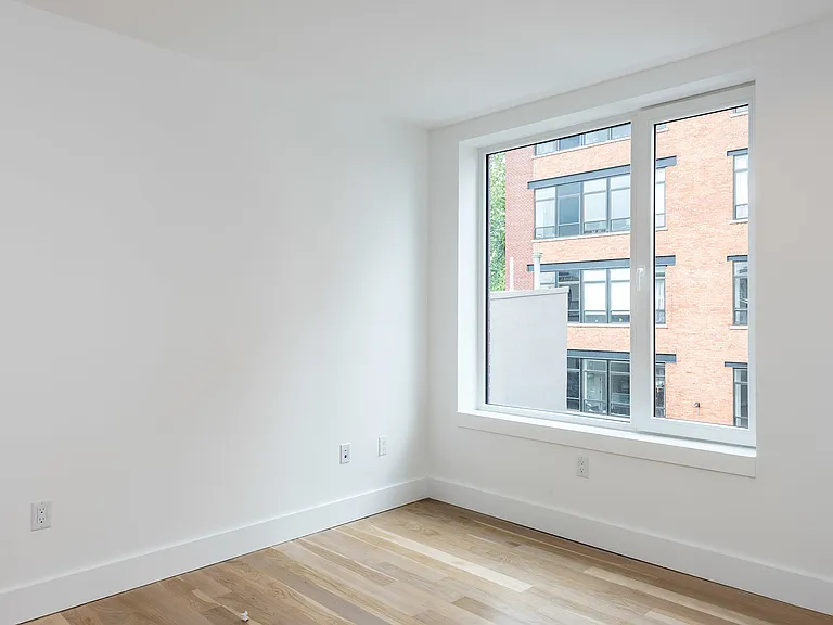 4 N Henry #3B — Photo 6