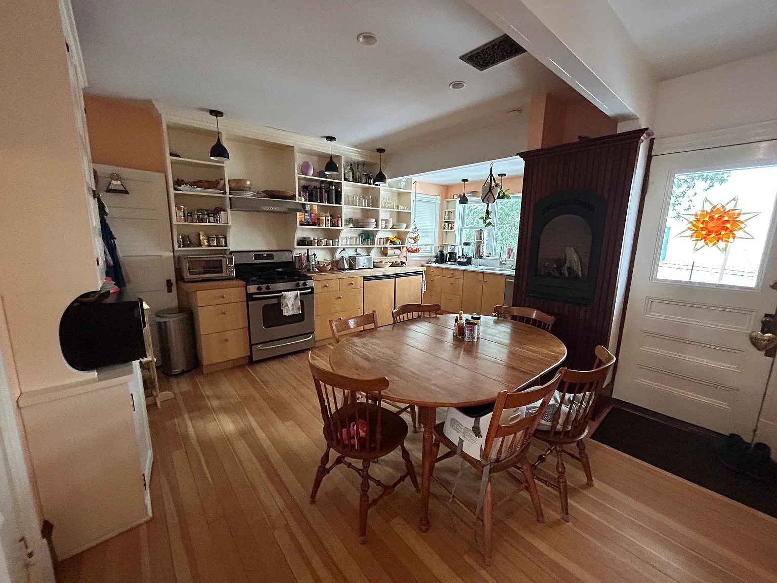 83 Loomis St — Photo 4
