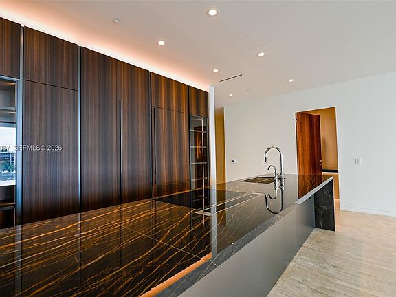 4th image of 5 Grove Isle Dr #L404