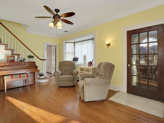 5th image of 61 Brook Ln