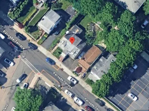 19 Palisade Ter, Edgewater, NJ 07020