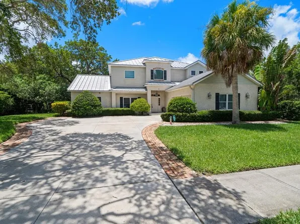 99 Coe Rd, Belleair, FL 33756