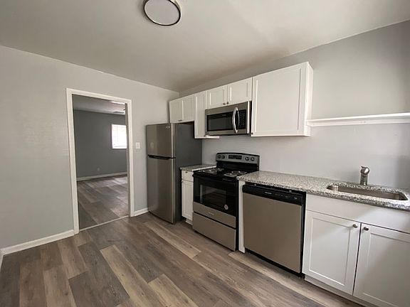 3rd image of 2212 Venable St #2