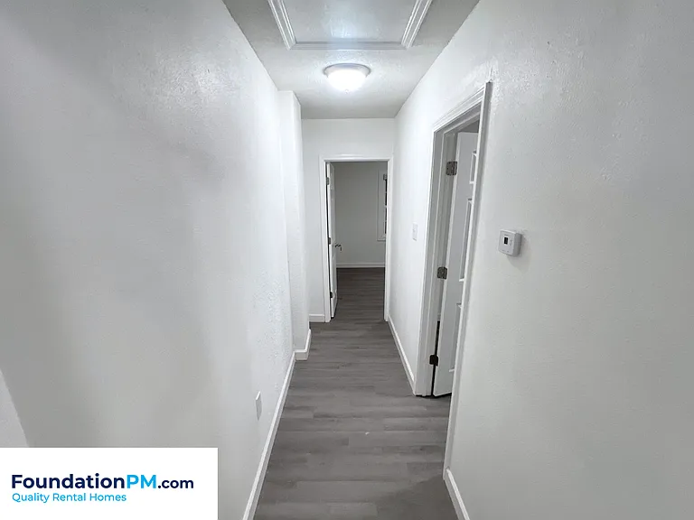2773 Waverly Ave — Photo 11