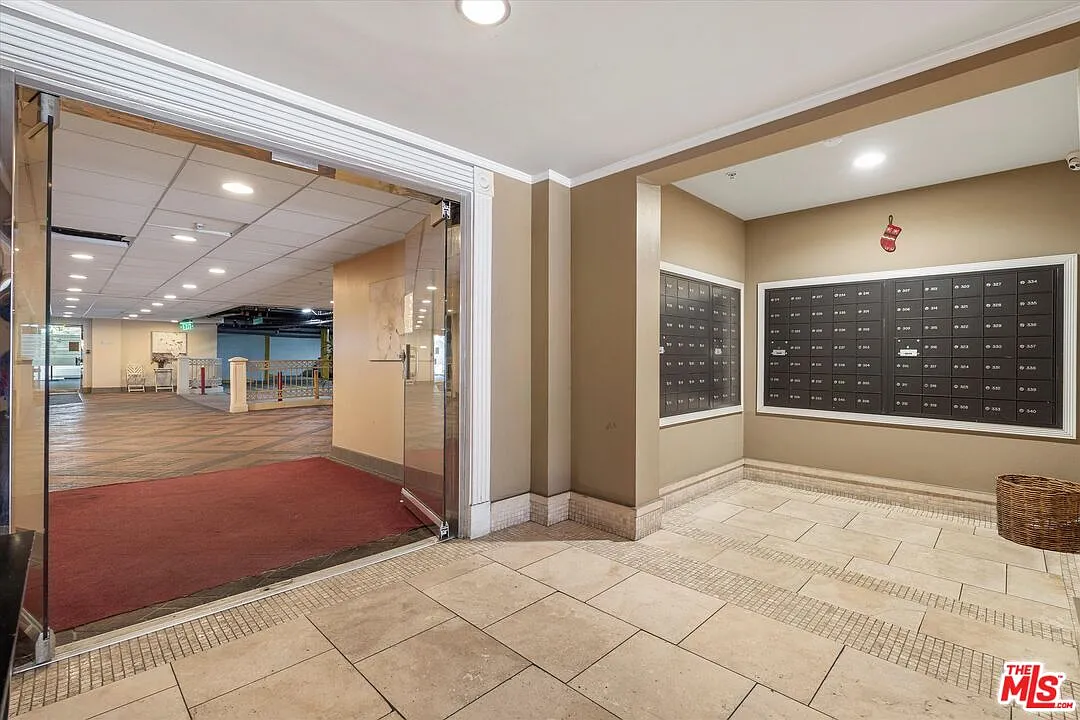 1 bed, 1.0 bath, 659 sqft, $1,975 — Photo 3