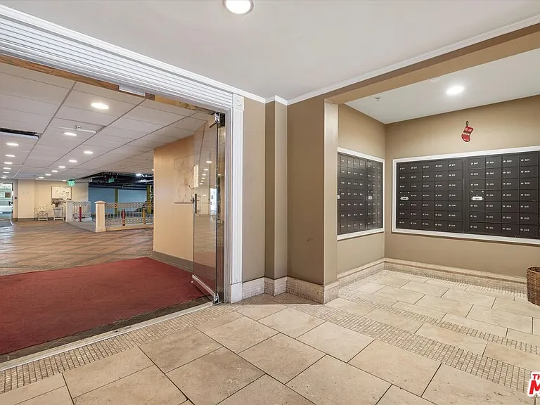 620 S Gramercy Pl #327 — Photo 3