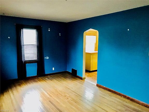 4th image of 230 Fairview Ave