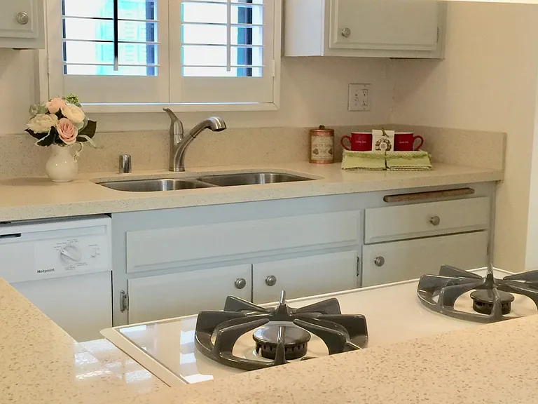 170 N Sierra Bonita Ave #12 — Photo 4