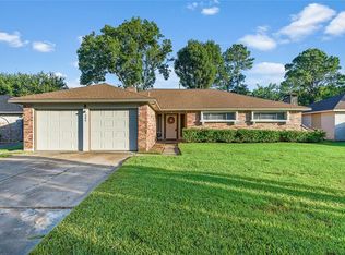 306 Brandywyne Dr, Friendswood, TX 77546