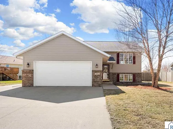 604 Saint Andrews Dr, Mankato, MN 56001