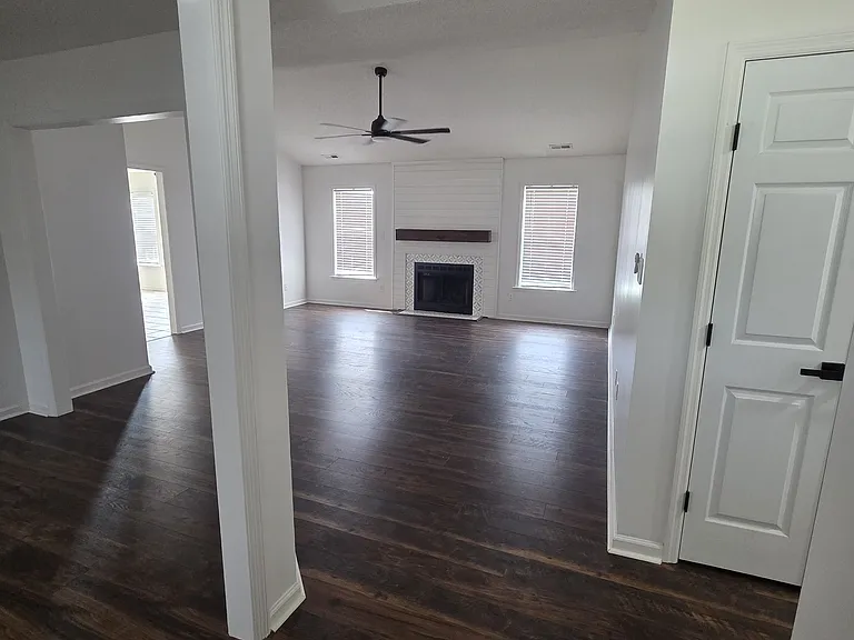 423 Spring Dr — Photo 6