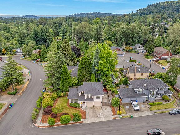 3rd image of 520 SE 15th St
