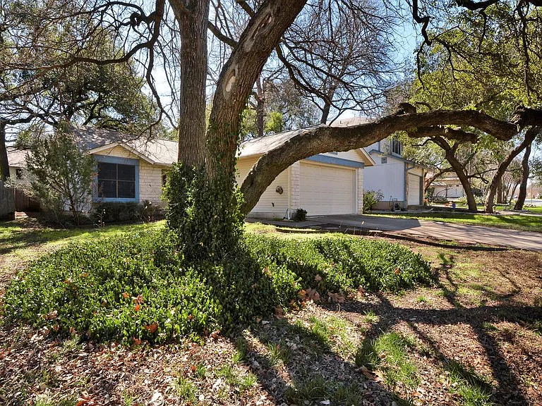7403 Dallas Dr — Photo 3