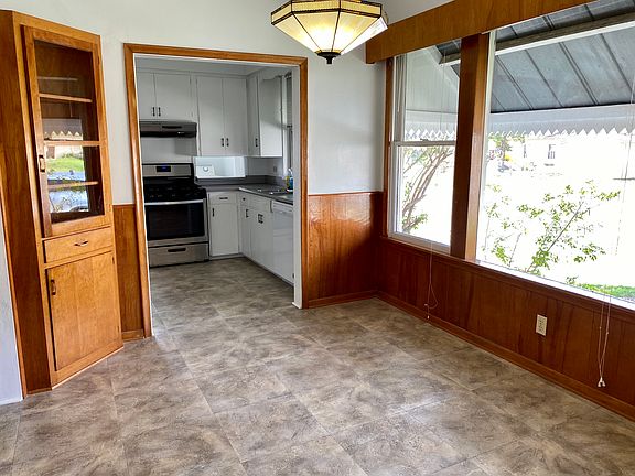 4th image of 403 E Mountain St