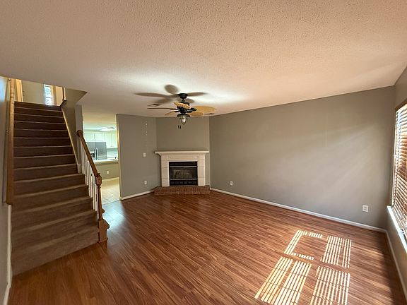 4th image of 410 W Townes Ct