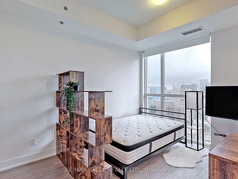 318 Richmond St W #2505 — Photo 6