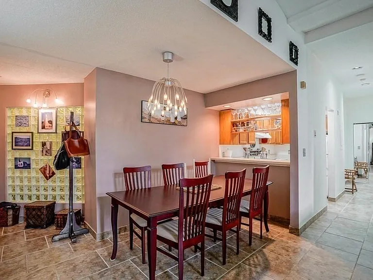60 Gibson St #103 — Photo 4