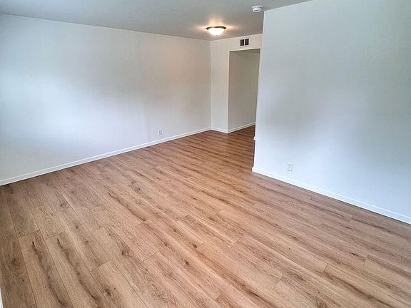 2nd image of 10746 Tropic Dr