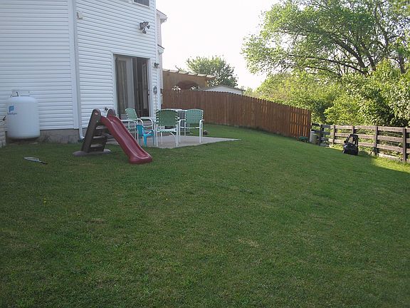 3rd image of 717 Sprucewood Dr